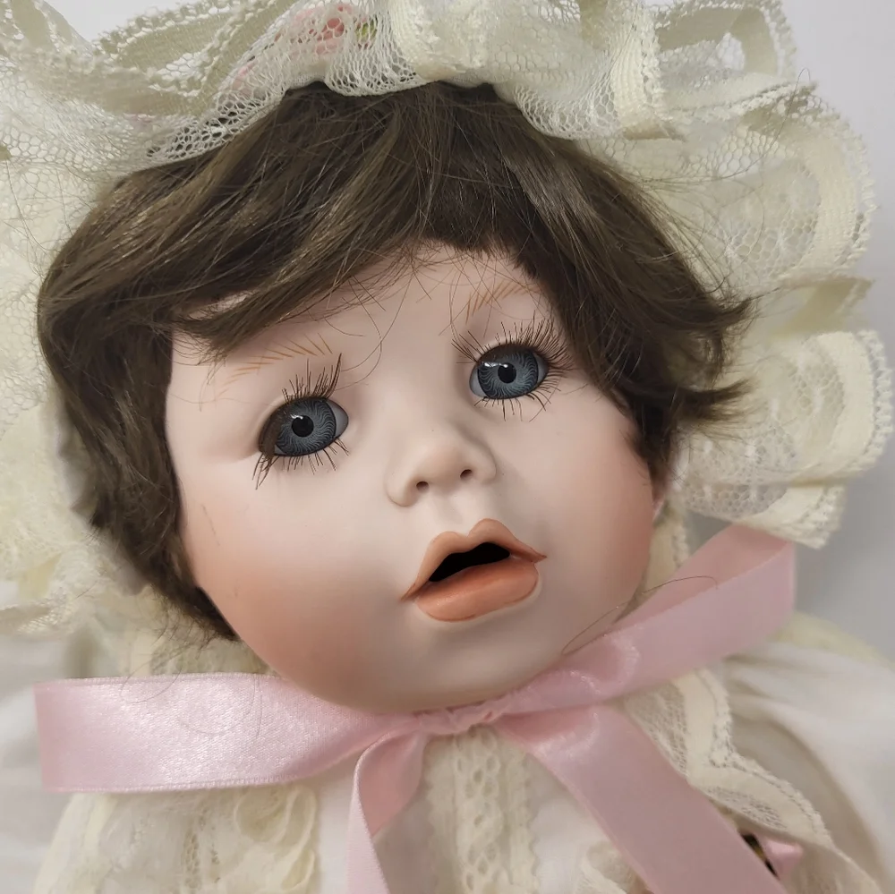 Studio Editions by Dynasty Tricia Porcelain Doll Limited Edition New With COA - Picture 7 of 15